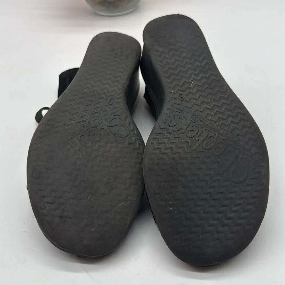 Black Wedge Sandals with Elastic Straps and Cushioned Footbed Size 9 SKT7973G